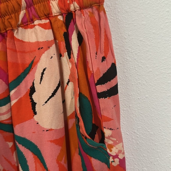 High Waisted Tropical Print Shorts - Picture 3 of 4